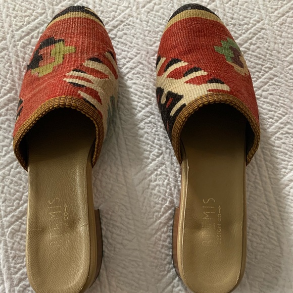 Artemis Design Turkish Rug Needlepoint Mule 38/8 - Picture 3 of 9